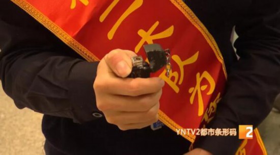 這就是真相!機場(chǎng)安檢詭異微笑是怎么回事?背后詳情始末曝光細思極恐